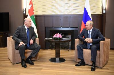 Бжания пригласил Путина посетить Абхазию
