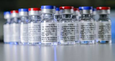 Медведев: нужно объединить усилия по производству вакцины от коронавируса "Спутник V"