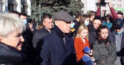 Бунт мэров: главы украинских городов выступают против карантина выходного дня