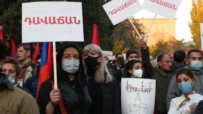 Массовые протесты продолжаются в столицы Армении — видео