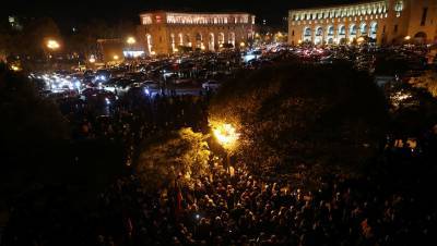 Полиция задержала более 60 человек на митинге за отставку Пашиняна