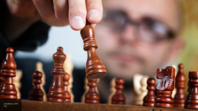 Проигрывающий партию шахматист ударил соперницу ножом
