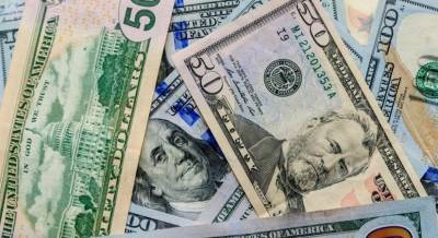 Доллар потерял 4 копейки к закрытию межбанка