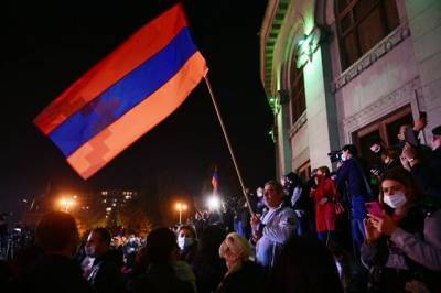 В Ереване проходят многотысячные акции протеста