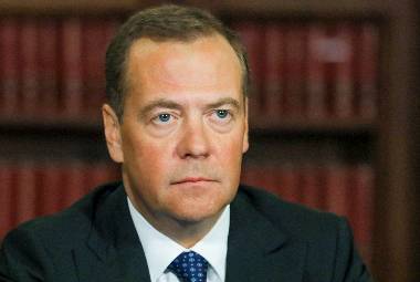 Медведев призвал ускорить вакцинацию населения от коронавируса