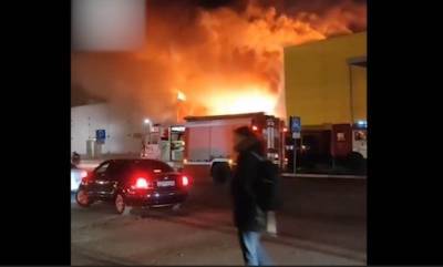 В Рязани горит крупнейший ТЦ «M5 Молл»
