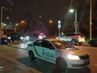 Во Львове пьяный водитель без прав врезался в столб – полиция