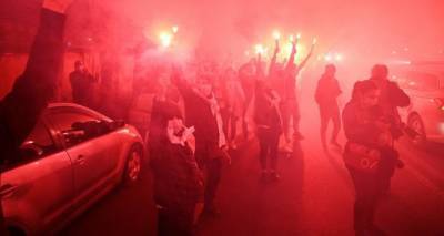 Огненное шоу: болельщики жгли файеры в Тбилиси перед матчем Грузия-Македония