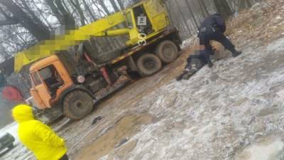 В Казани водителя грузовика убило лопнувшим колесом