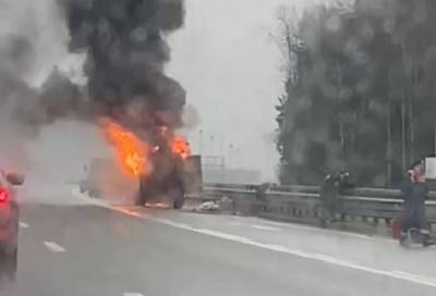 «Газель» сгорела на КАД у съезда на Гостилицкое шоссе