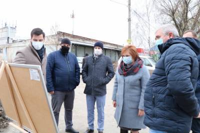 Елена Сорокина проверила ремонт дороги на улице Коняева