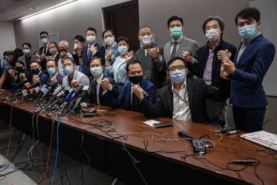 В Гонконге все оппозиционные парламентарии подали в отставку