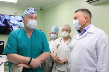Олег Кувшинников проинспектировал ремонтные работы в областной больнице
