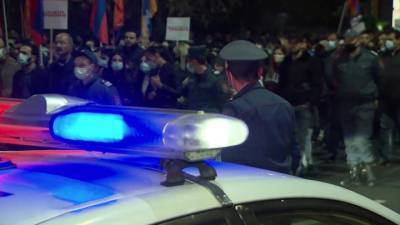 Азербайджан и Армения: возвращение к мирной жизни и политический кризис