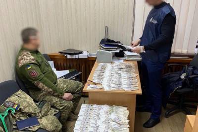 В Киеве задержали полковника ВСУ за вымогательство "отката" в 400 тыс. гривен