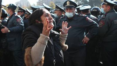 Эксперт: в политический кризис Армению ввергла ложь ее руководителей