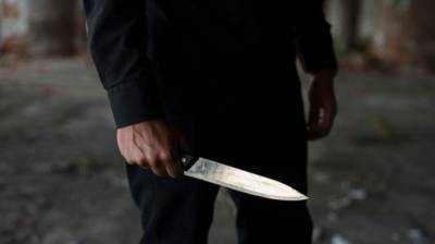 На Украине вооруженный ножом мужчина напал на прохожих: есть раненые