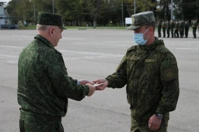 Военных РФ наградили за участие в борьбе с коронавирусом в Абхазии
