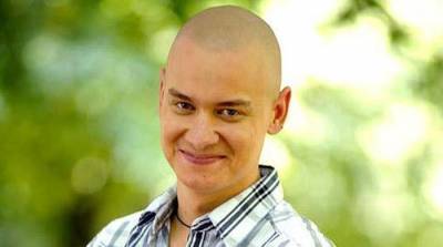 Отрастил усы и волосы впервые за 19 лет: Евгений Кошевой из "Квартала 95" радикально сменил внешность (фото)