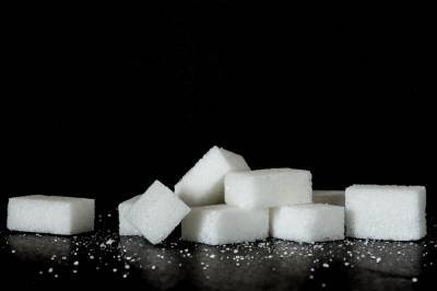 Профессор предсказал появление налогов на сахар и соль в России
