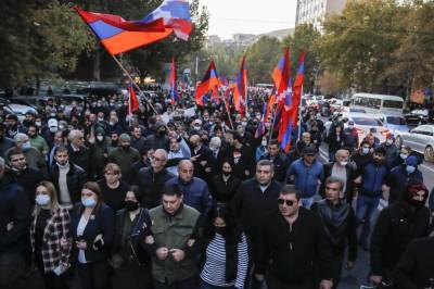 Протесты в Ереване: силовики вновь задерживают митингующих