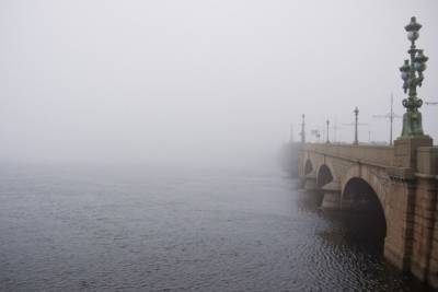 Пятница, 13-е, принесла в Петербург туман и шторм