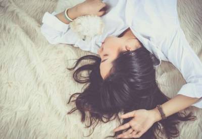 Медики рассказали, о чем свидетельствуют вздрагивания во сне