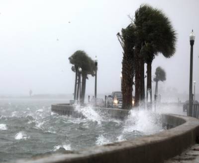На побережье США бушует ураган «Эта»