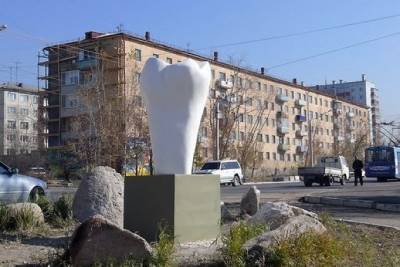 Читинский памятник зубу будет претендовать на звание самой необычной скульптуры России