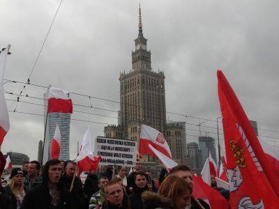 Полиция Польши применила газ на марше по случаю Дня независимости в Варшаве