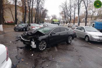 В Ташкенте в ДТП попали сразу три автомобиля Malibu