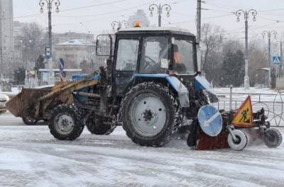 Дегтярёв поручил оперативно расчистить дороги и улицы от снега в Хабкрае