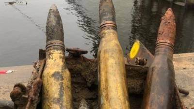 На Петровском проспекте обнаружили четыре боеприпаса при укреплении набережной