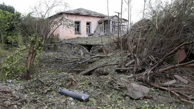 Жители перешедших Азербайджану карабахских районов сжигают свои дома