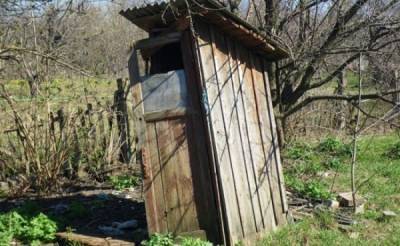 "До сих пор "бегают на улицу": в Хабаровске жители поселка вынуждены скидываться на общественный туалет
