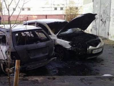 В Киеве на Троещине сожгли Mercedes