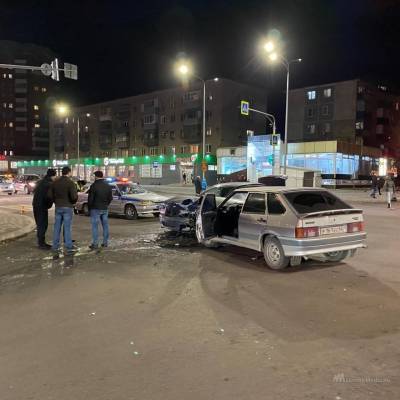 В аварии на проспекте Победы пострадал водитель «четырнадцатой» (видео)