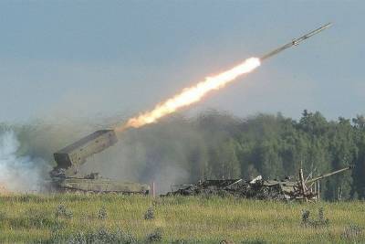 Новейшие вооружения: в войсках РХБЗ «обкатывают» огнеметную систему ТОС-2