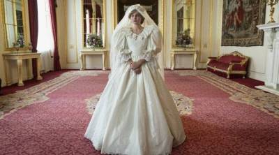 принц Чарльз - принцесса Диана - Эмма Коррин - 600 часов работы: как удалось повторить свадебное платье Леди Ди для четвертого сезона «Короны» - skuke.net