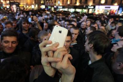 В Москве желающие купить новый iPhone стоят в очереди с 5 утра