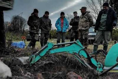 Спустя 78 лет в Тверской области нашли расстрелянных у сарая красноармейцев