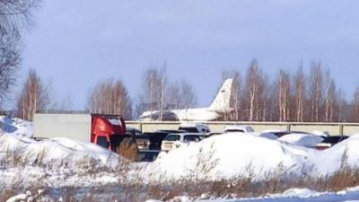 Момент захода на аварийную посадку Ан-124 в Новосибирске попал на видео