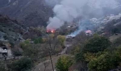 «Лучше сжечь, чем оставить азербайджанцам»: жители Карабаха уничтожают свои дома