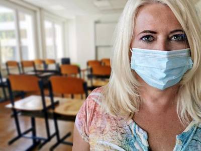 Пульмонолог оценила дискомфорт от ношения маски в помещениях