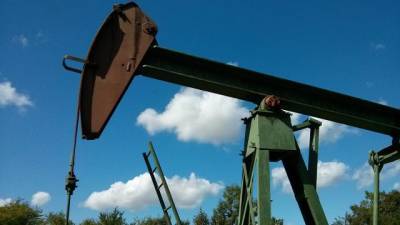 "Роснефть" в январе-сентябре сократила на 10% добычу нефти и конденсата
