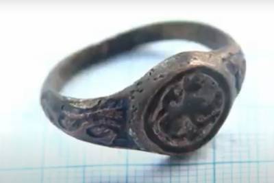 В Смоленске археологи нашли уникальный древний перстень0-печатку