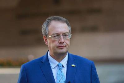 Геращенко призвал Раду принять закон о регуляторе услуг такси