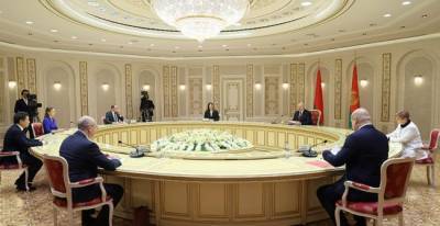 Лукашенко решил «достучаться до зарубежных друзей»