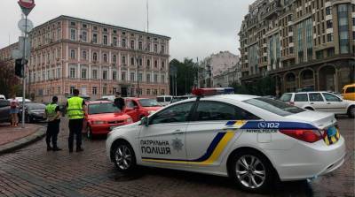 В Киеве трижды выстрелили в полицейского