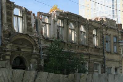 Чтобы восстановить дом на Комсомольской, его нужно снести до конца
